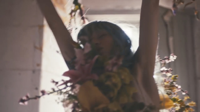 She Looks Like Art