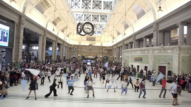 Flashmob Retiro Alegroshky