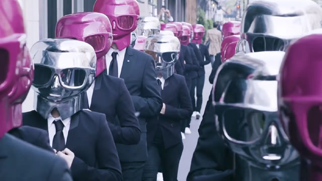 Flashmob Beauty Butlers Hit the Streets of Paris