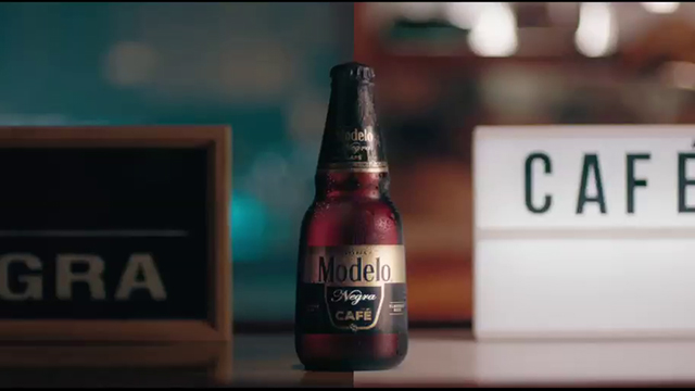 Modelo negra café (El Ojo 2018)