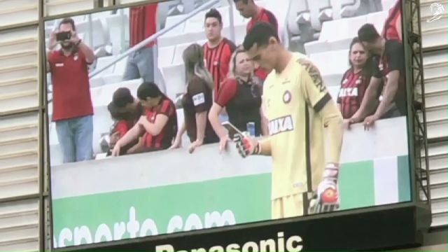 Distracted goalkeeper (Cannes 2019)