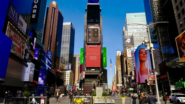 Together apart Times Square (Cannes 2021)