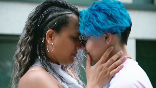 New Iconic Kisses