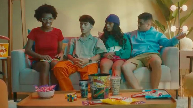 Fakommercial ficção