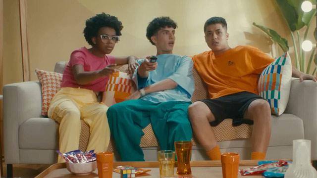 Fakommercial comédia