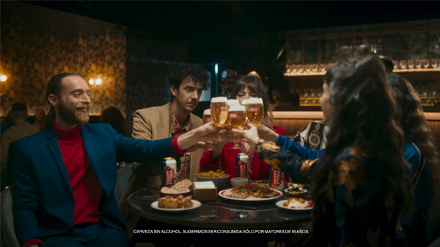 ¿Amigos tomando una cerveza?
