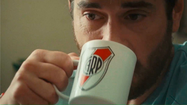 Hinchas que viven en el barrio rival