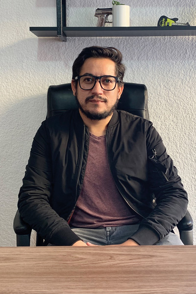 Santuario: Buscar fans, más que clientes
