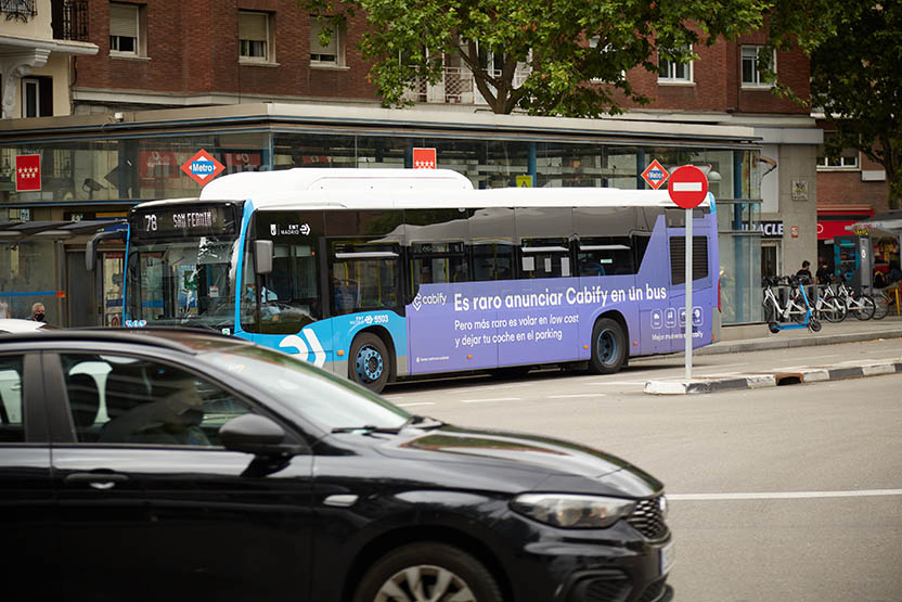 Acción Cabify - Es raro anunciar Cabify en un bus