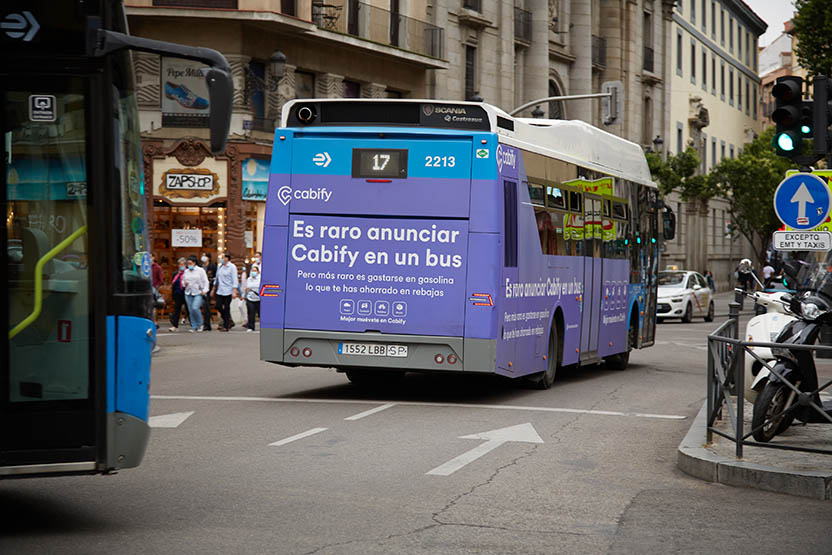 Es raro anunciar Cabify en un bus 02