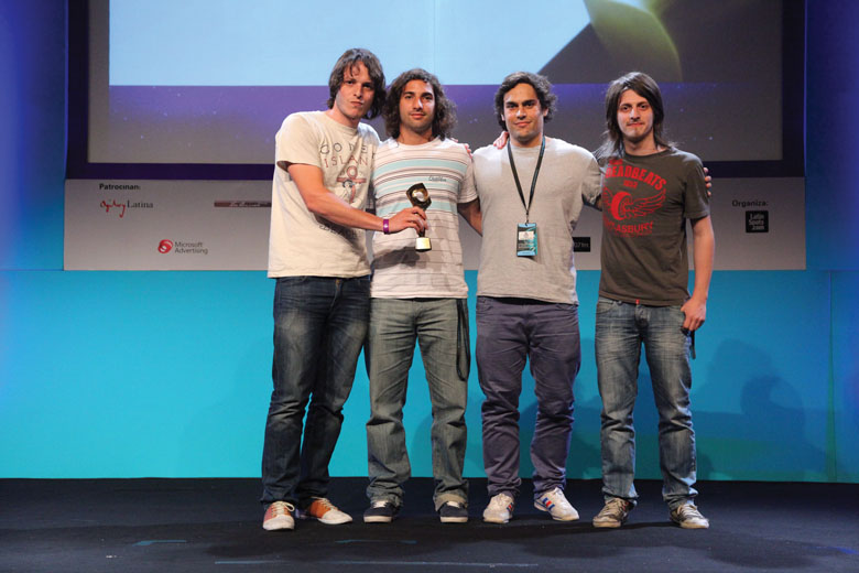 El equipo de Lowe Ginkgo con el reconocimiento a la Mejor Agencia de Uruguay