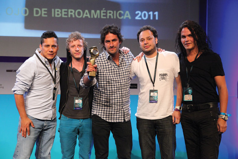 El equipo de Young & Rubicam Colombia recibió su premio por “Libros”, Mejor Gráfica a nivel local