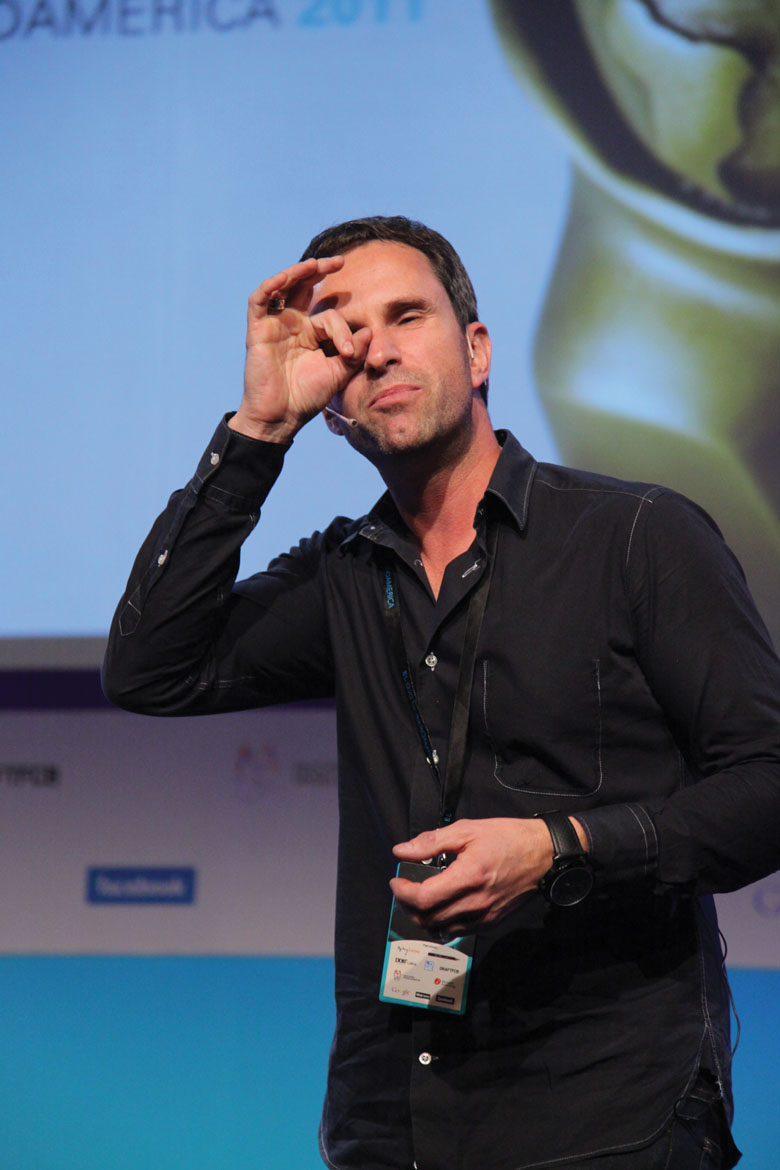 Con la mirada enfocada en la innovación y la creatividad, Chris Garbutt en el escenario de El Ojo 2011