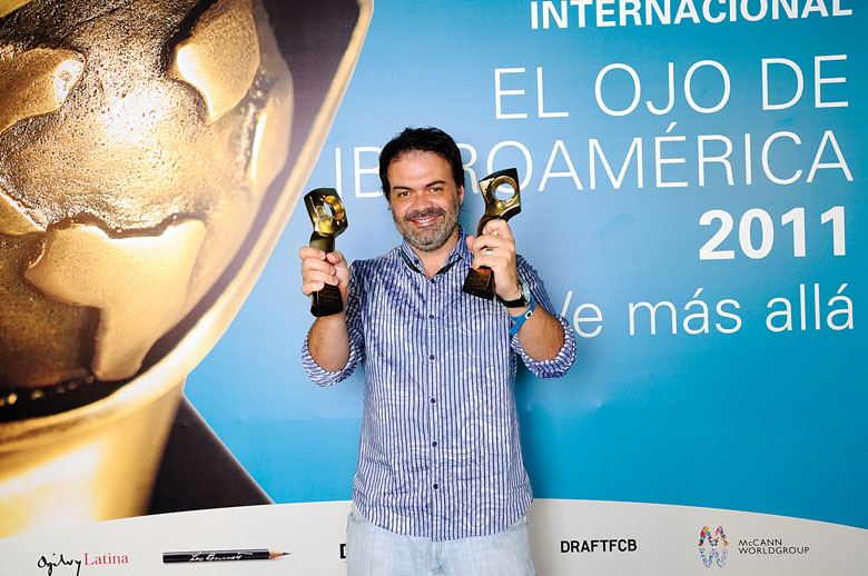 Fernando Campos, con los premios de Santa Clara