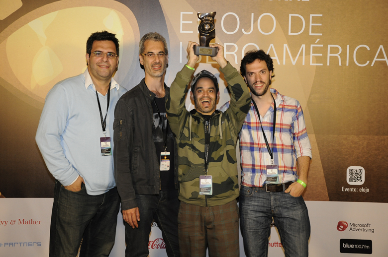Ariel Abadi + Equipo JWT - El Ojo Local Gráfica Argentina