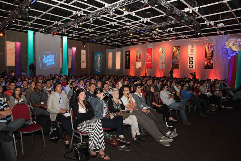 Salas de Conferencias llenas