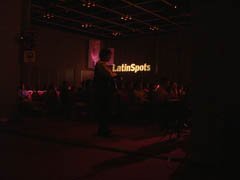 Luces LatinSpots en la sala de conferencias