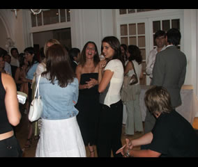 Los invitados disfrutando de la fiesta