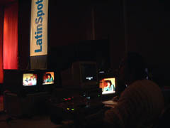Sala de edición TV filmando a los conferencistas