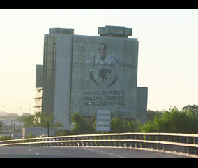 Vía Pública Autopista (Carlos Tévez)