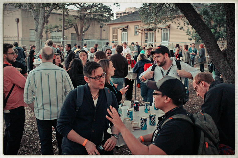 Networking al atardecer, cerveza mediante