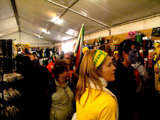 Stand afuera del Estadio Soccer City